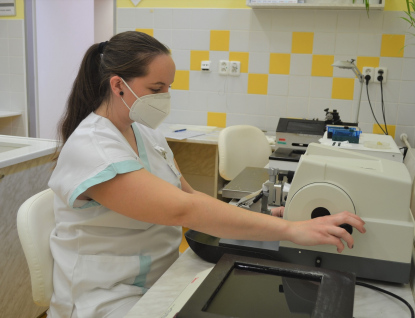 Patologie Nemocnice AGEL Valašské Meziříčí vyšetřuje novým přístrojem