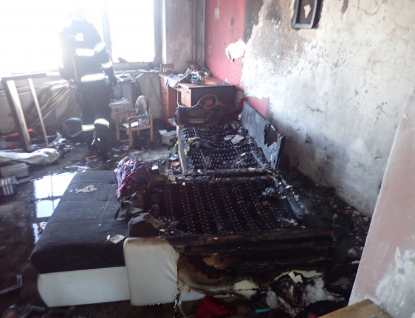 K požáru bytu došlo při nabíjení mobilního telefonu bez dozoru