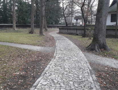 Rožnov za milion opraví chodníky nad restaurací Láz