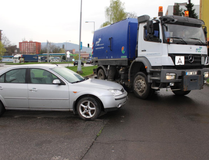 Očistu města opět komplikují neukáznění řidiči