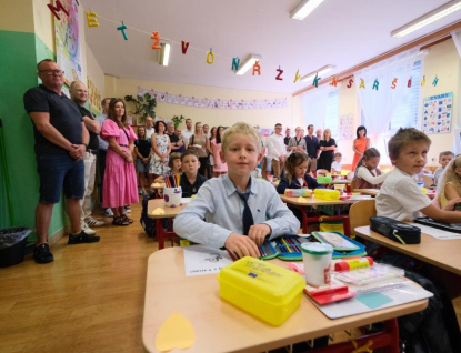 První zvonění, nové začátky. V Rožnově usedlo do lavic 183 prvňáčků