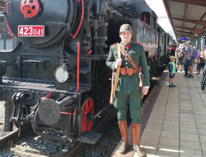 Rožnovské parní léto opět přináší čtyři jízdy, jako první jel zpívající vlak