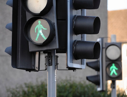 Cyklista narazil do semaforu. Nadýchal dvě promile