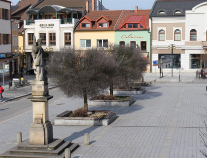 Na rožnovském náměstí budou rozkvétat třešně