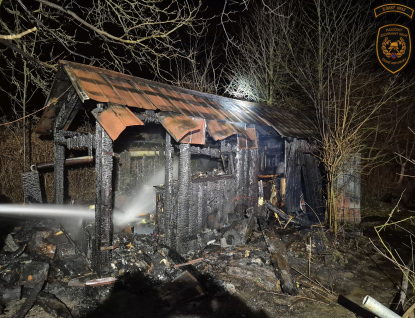 Hasiči v Rožnově zlikvidovali požár zahradní chatky 