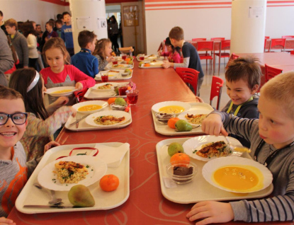 Rožnovské školy vařily jednotnou stravu podle kuchařky zdravých receptů