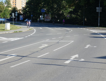 V Rožnově doplnili a vylepšili vodorovné značení na křižovatce Videčská  