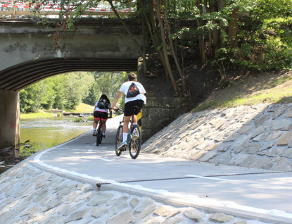 Cyklopodjezd v Rožnově už slouží chodcům, bruslařům i cyklistům