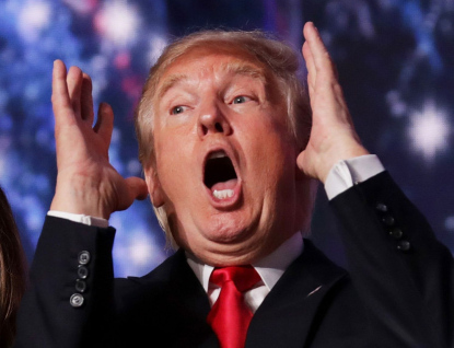 Hloupý a senilní Donald Trump je nebezpečí pro svět, to nejhorší má teprve přijít