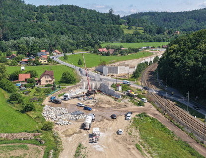 Na Valašsku pokračuje výstavba nové čtyřpruhové komunikace mezi Semetínem a Bystřičkou