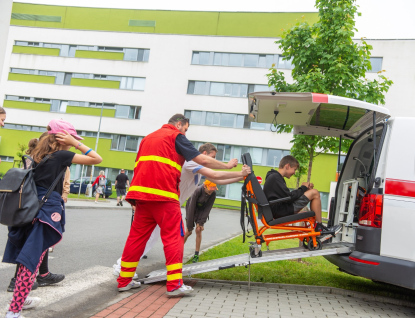Den s nemocnicí – soutěž v transportu i autogramiáda hokejistů