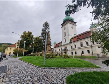 Stavební úpravy části Horního náměstí ve Vsetíně jsou u konce