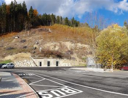 Autobusové zastávky před bývalou Zbrojovkou se přesunuly