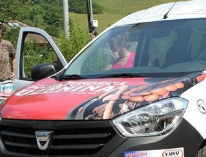 Vsetínská charita získala vůz značky Dacia Dokker