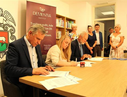 Vsetín a odborné organizace spojily síly pro lepší podporu a pomoc lidem s demencí