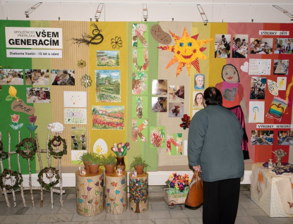 Diakonie Vsetín otevřela výstavu Společnost přátelská všem generacím