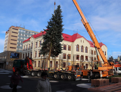 Ulice Vsetína rozzáří šest vánočních stromů