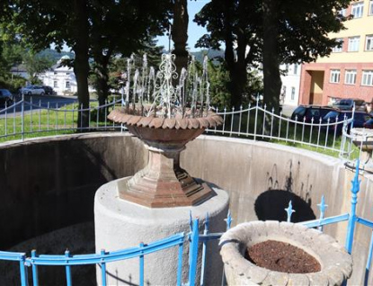 Historická kašna na Horním náměstí se po osmi letech dočkala opravy