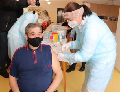 Ministerstvo zdravotnictví spustilo registrace na očkování pro učitele a osoby starší 70 let