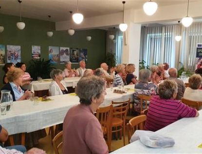 Senioři podstoupili očkování proti Covid-19 přímo v „dépéeskách“