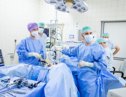 Vsetínští chirurgové využívají špičkovou robotickou ruku