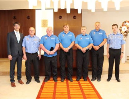 Vsetínští strážníci obdrželi ocenění za 25 let služby