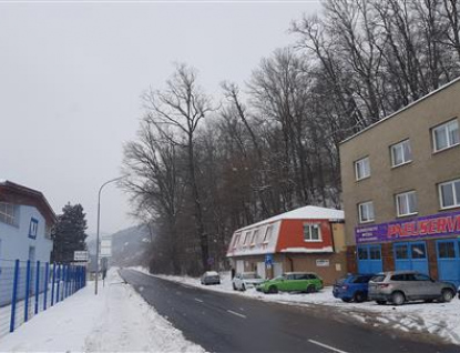 Ve svahu nad ulicí 4. května ve Vsetíně proběhne těžba lesních porostů