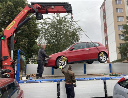 Ve Vsetíně nechali odstranit z Ohrady a Rokytnice autovraky, následovat budou další