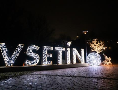 Vánoční výzdoba bude v ulicích svítit do Hromnic