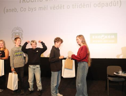 Žáci vsetínských škol se zábavnou formou vzdělávali o odpadech