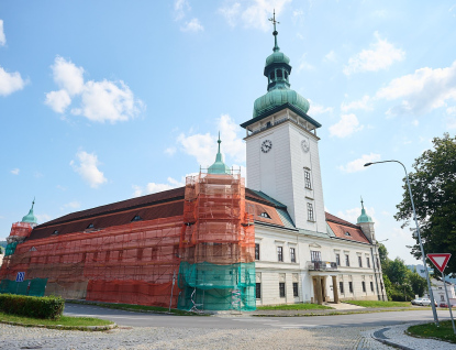 Vsetínský zámek dostane novou fasádu a výtah. Proměny se dočká také park