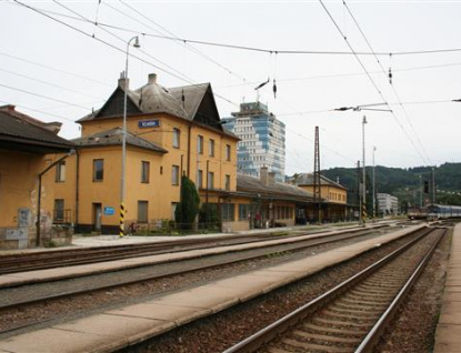 K rekonstrukci vsetínského vlakového nádraží je opět blíže