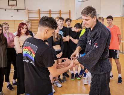 Zájem o kurzy sebeobrany na školách roste, kraj jich letos podpoří více než čtyřicítku