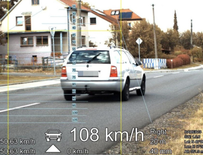 V obci jel 108 km/h. Dvacetiletý řidič přišel o řidičák
