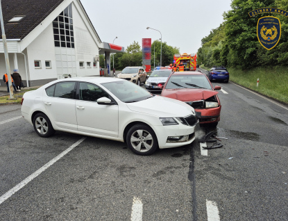 V neděli zaměstnaly hasiče dvě dopravní nehody