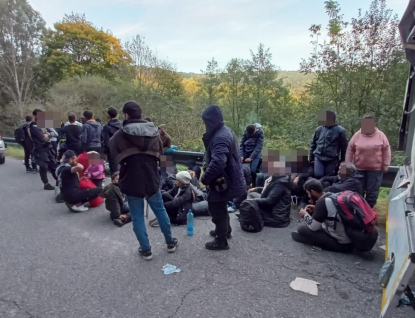 Příliv migrantů nepolevuje. Policie zadržela dalších padesát 