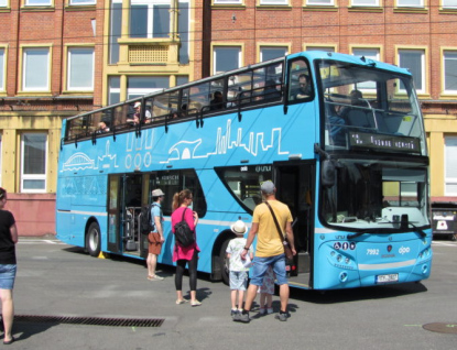 Otevřené depo zlínské MHD přilákalo tisíce lidí. Dorazil i doubledecker