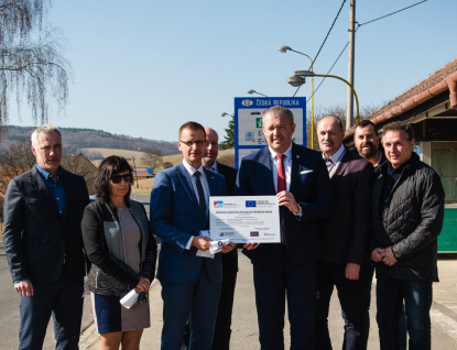 Díky přeshraničnímu projektu jezdí řidiči na hranici se Slovenskem po nové cestě