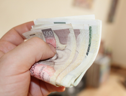 Pacient si vzal sebou do nemocnice v igelitkách milion. Včetně mincí