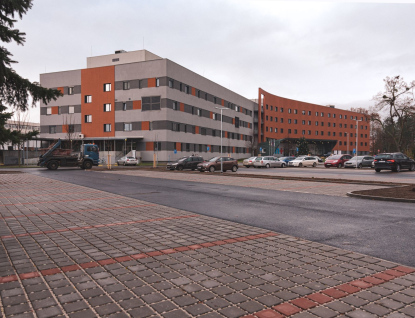Nové parkoviště mají k dispozici pacienti Uherskohradišťská nemocnice, v areálu přibylo sedmdesát míst