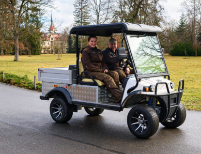 Malé, ale šikovné. Zlínská zoo pořídí 10 nových elektrovozíků