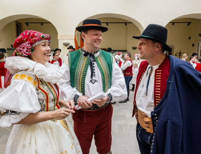 Moravské kroje zdobí poslaneckou sněmovnu