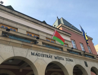 Na zlínské radnici visela běloruská vlajka, šlo o projev solidarity