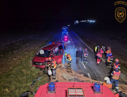 Střet osobáku a dodávky. Tři zranění