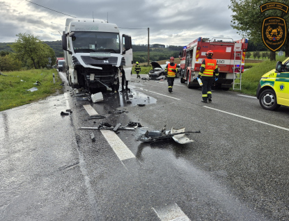Srážku s kamionem řidič osobáku nepřežil