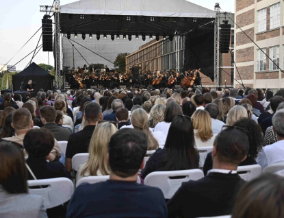 Charitativní koncert pomohl dobré věci, lidé si poslechli filmové melodie