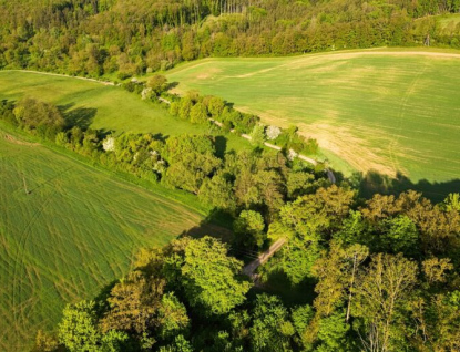 Začala výstavba očekávané cyklostezky mezi Polichnem a Újezdcem. Hotovo bude na podzim