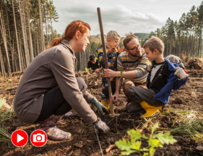 Den za obnovu lesa ve Zlíně. Přišly stovky dobrých lidí