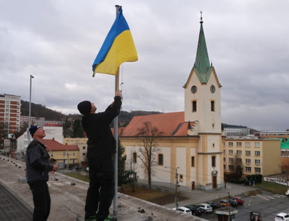 Zlínské divadlo se připojilo k podpoře Ukrajiny vyvěšením vlajky