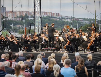 Muzikanti zlínské filharmonie sklidili obrovský potlesk na charitativním koncertě na platformě 14|15 BAŤOVA INSTITUTU